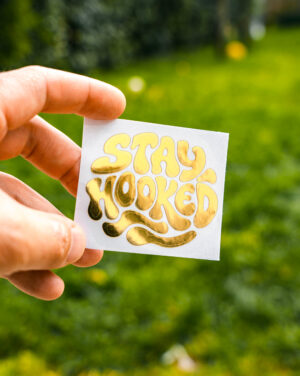 DSC01809 Sticker avec transfert : Stay Hooked - Or métallisé